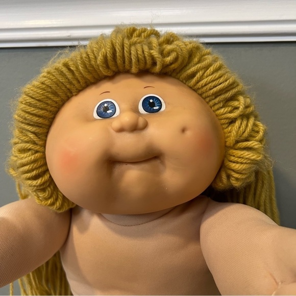 Vintage Original Cabbage Patch Kids Doll Blonde Hair Blue Eyes 1 Dimple - Picture 2 of 7